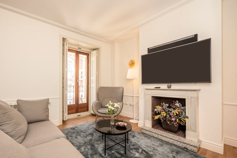 TV und Soundbar im Wohnhzimmer